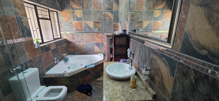 5 Bedroom Property for Sale in Wilkoppies North West